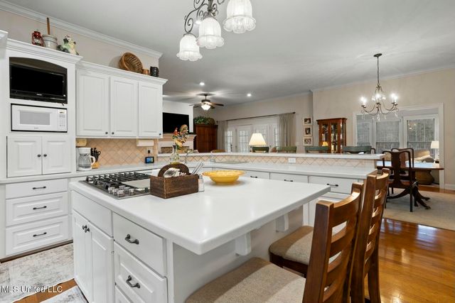 4 Greenhead Lane, Raymond, MS 39154