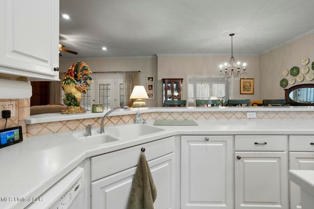 4 Greenhead Lane, Raymond, MS 39154