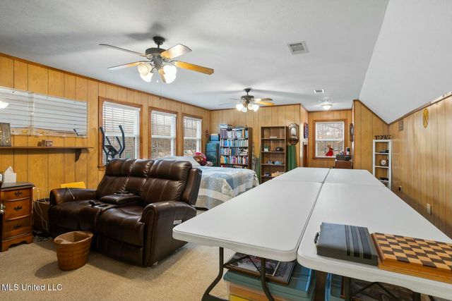 4 Greenhead Lane, Raymond, MS 39154