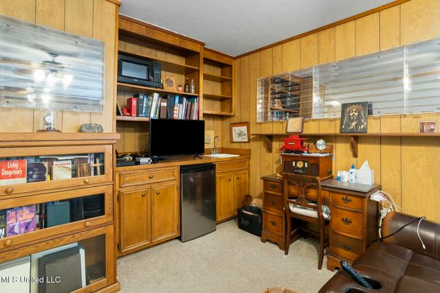 4 Greenhead Lane, Raymond, MS 39154