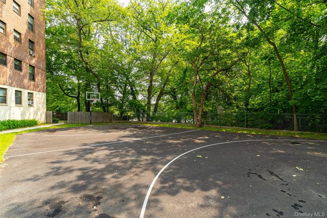 98 Pearsall Drive 1A, Mount Vernon, NY 10552