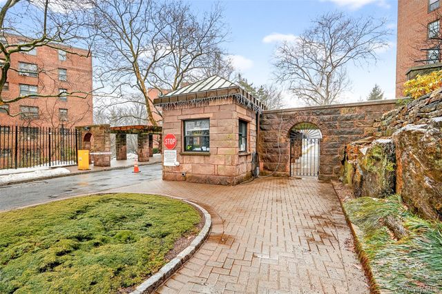 98 Pearsall Drive 1A, Mount Vernon, NY 10552