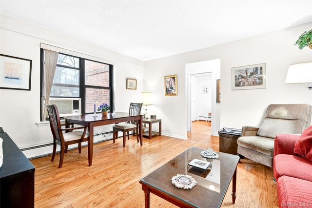 98 Pearsall Drive 1A, Mount Vernon, NY 10552