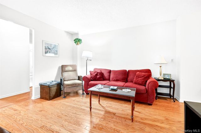 98 Pearsall Drive 1A, Mount Vernon, NY 10552