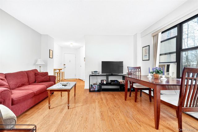 98 Pearsall Drive 1A, Mount Vernon, NY 10552