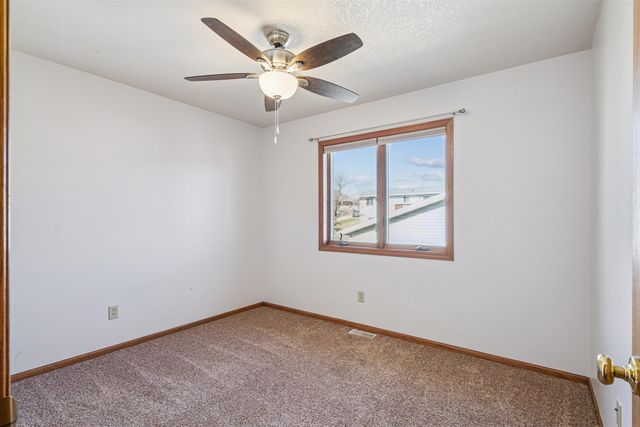 4034 Mark Drive, Waterloo, IA 50701