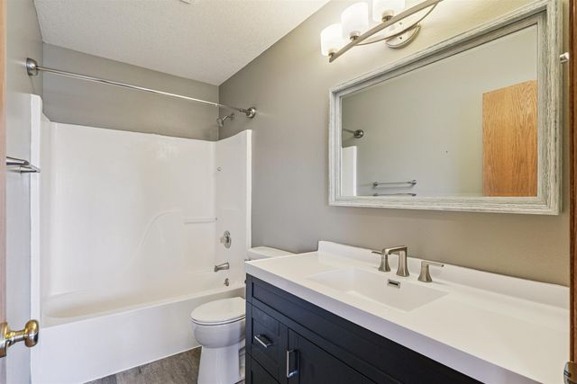 4034 Mark Drive, Waterloo, IA 50701