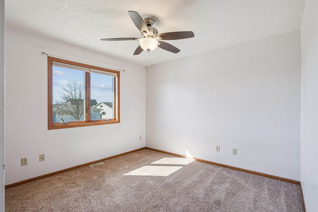 4034 Mark Drive, Waterloo, IA 50701