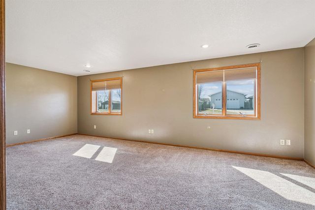 4034 Mark Drive, Waterloo, IA 50701