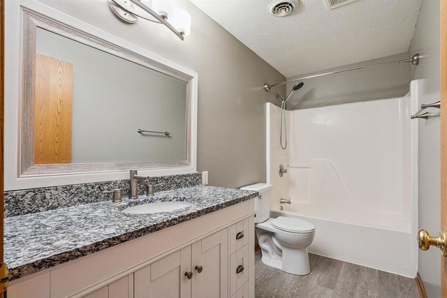 4034 Mark Drive, Waterloo, IA 50701