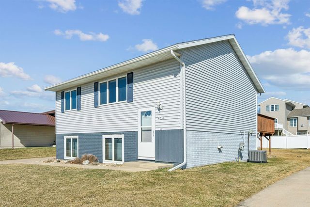4034 Mark Drive, Waterloo, IA 50701