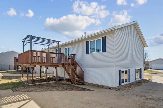 4034 Mark Drive, Waterloo, IA 50701