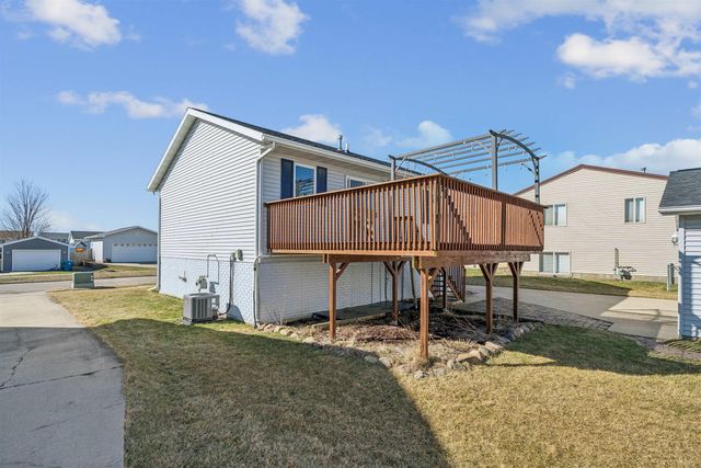 4034 Mark Drive, Waterloo, IA 50701