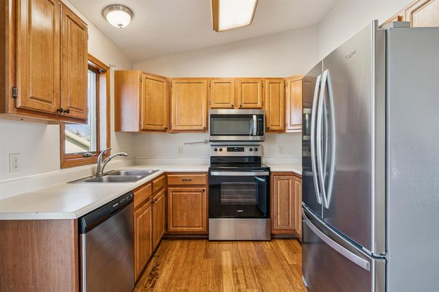 4034 Mark Drive, Waterloo, IA 50701