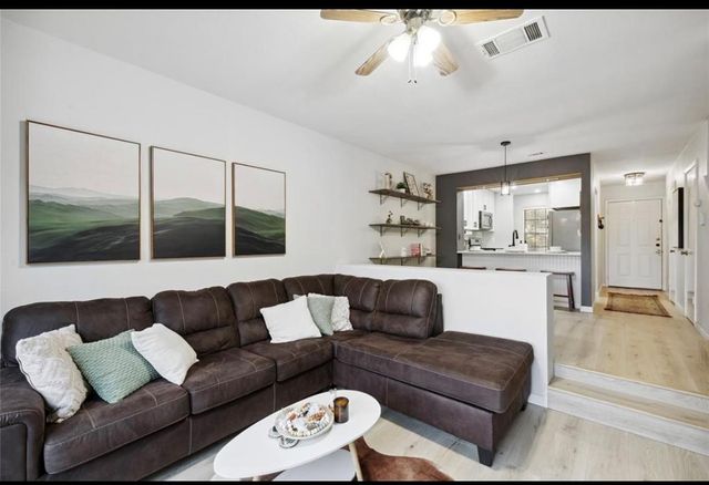 11404 Walnut Ridge DR 10, Austin, TX 78753