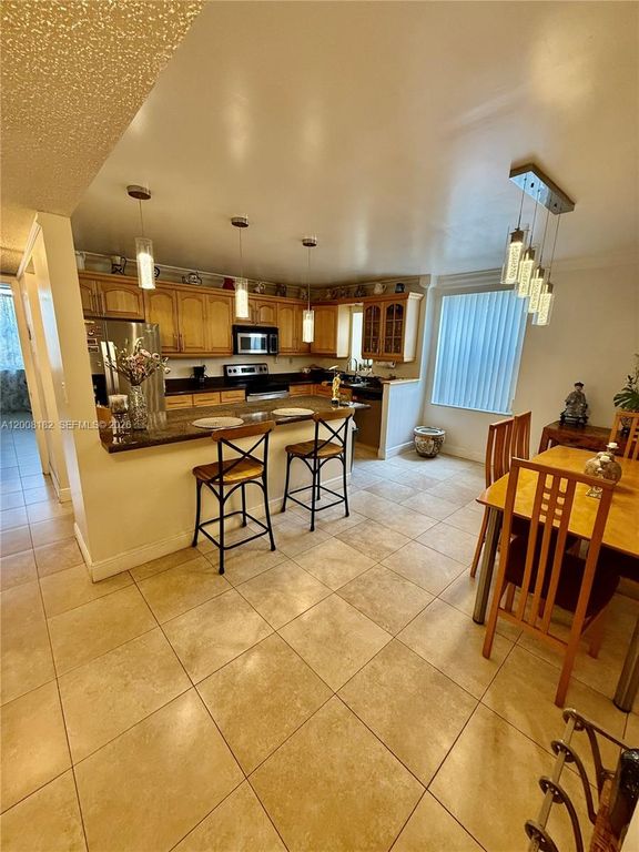 20381 NE 30th Ave 320-7, Aventura, FL 33180