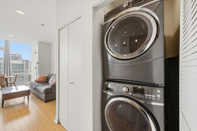 737 W Washington Boulevard 3406, Chicago, IL 60661