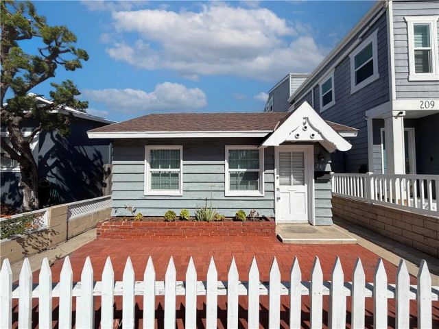 207 38th Street, Newport Beach, CA 92663