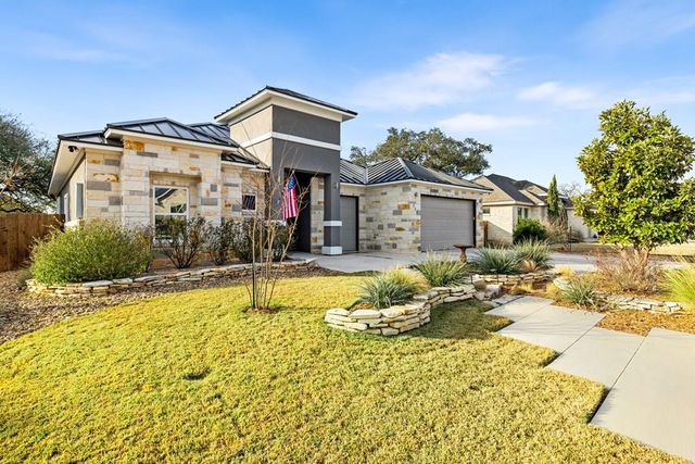 711 Chinkapin DR, Fredericksburg, TX 78624