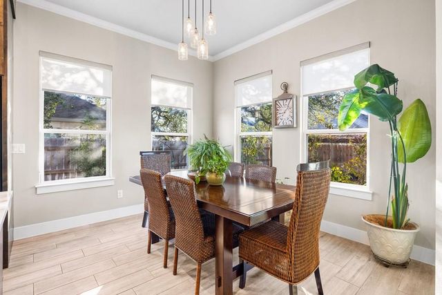 711 Chinkapin DR, Fredericksburg, TX 78624