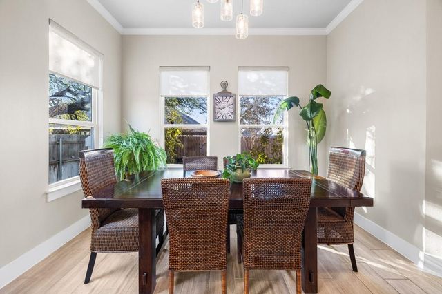 711 Chinkapin DR, Fredericksburg, TX 78624