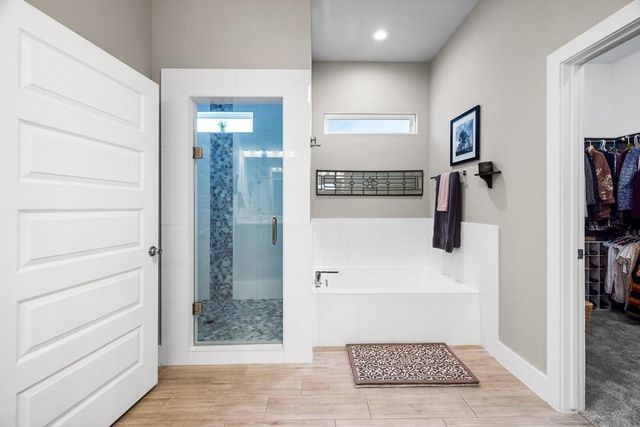 711 Chinkapin DR, Fredericksburg, TX 78624