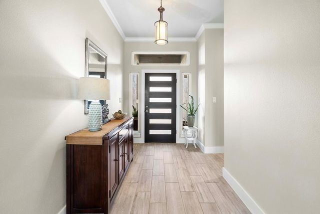 711 Chinkapin DR, Fredericksburg, TX 78624