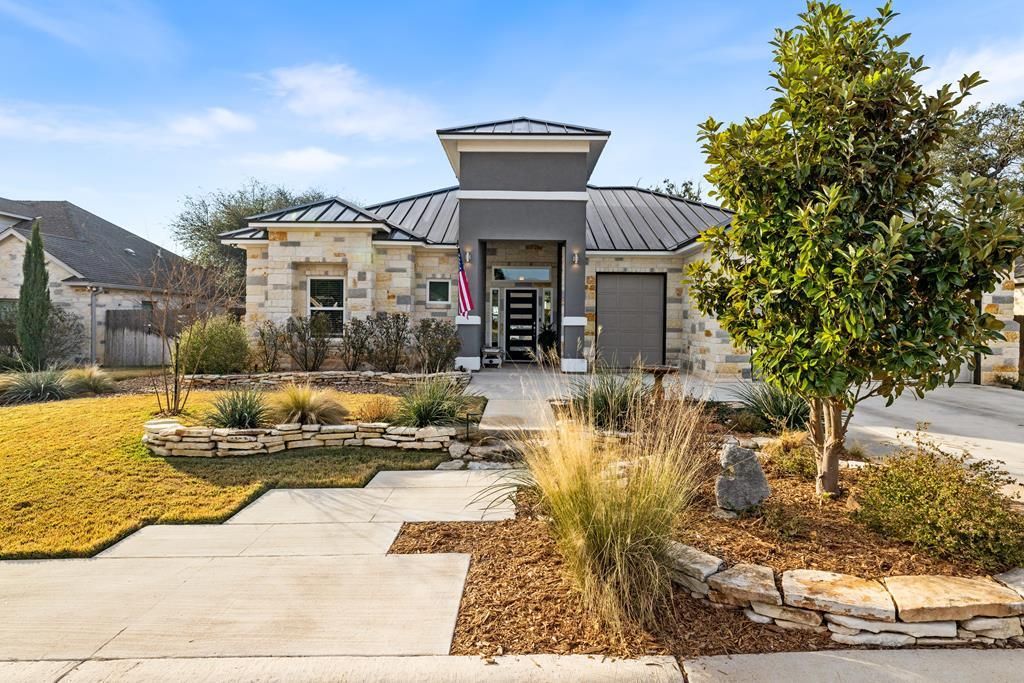 711 Chinkapin DR, Fredericksburg, TX 78624