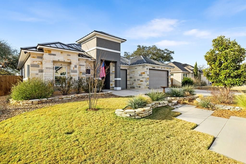 711 Chinkapin DR, Fredericksburg, TX 78624