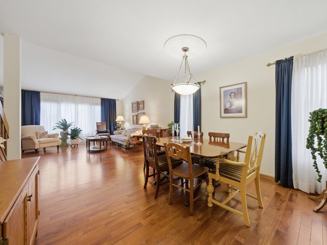 312 Brookdale Drive A, Bloomingdale, IL 60108