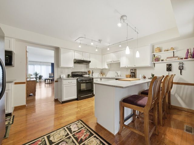 312 Brookdale Drive A, Bloomingdale, IL 60108