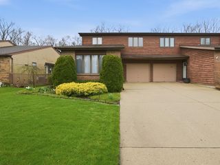 312 Brookdale Drive A, Bloomingdale, IL 60108