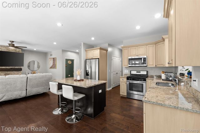 13826 Grandeur Avenue, Shelby Charter Township, MI 48315
