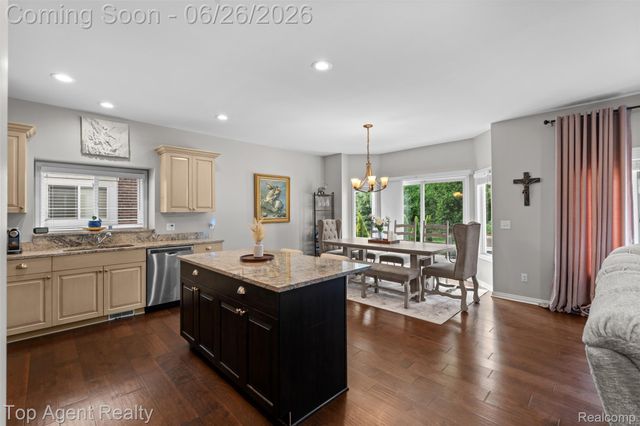 13826 Grandeur Avenue, Shelby Charter Township, MI 48315