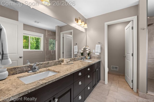 13826 Grandeur Avenue, Shelby Charter Township, MI 48315