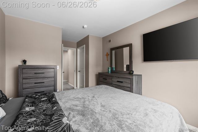 13826 Grandeur Avenue, Shelby Charter Township, MI 48315