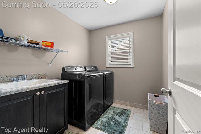 13826 Grandeur Avenue, Shelby Charter Township, MI 48315