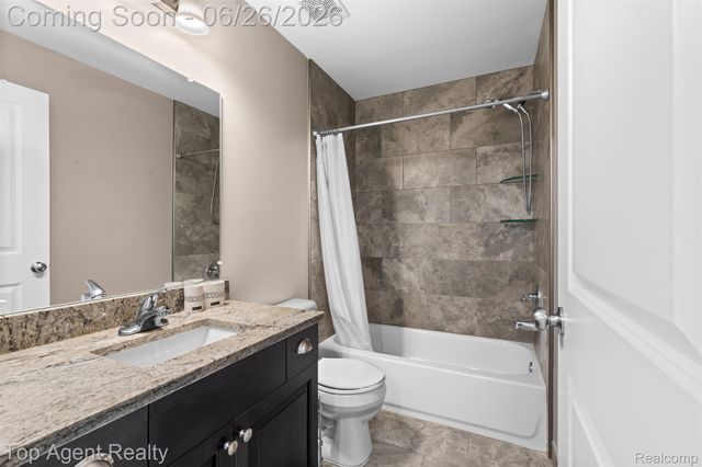 13826 Grandeur Avenue, Shelby Charter Township, MI 48315