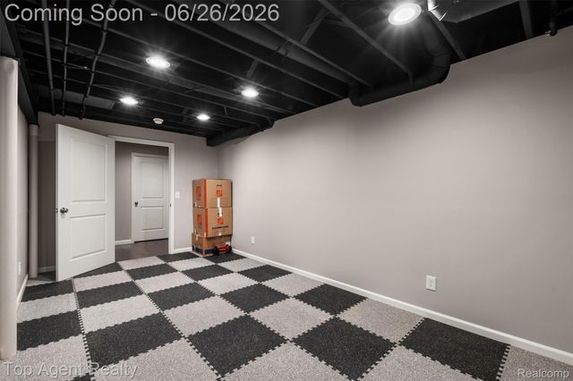 13826 Grandeur Avenue, Shelby Charter Township, MI 48315