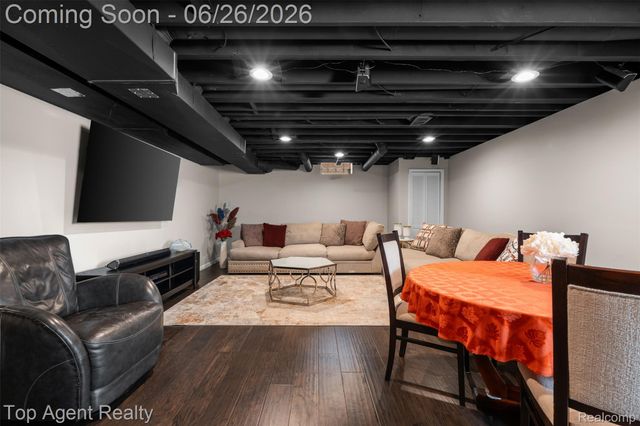 13826 Grandeur Avenue, Shelby Charter Township, MI 48315