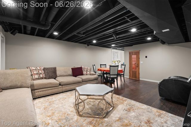 13826 Grandeur Avenue, Shelby Charter Township, MI 48315