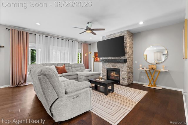 13826 Grandeur Avenue, Shelby Charter Township, MI 48315