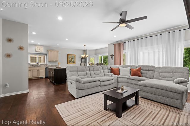 13826 Grandeur Avenue, Shelby Charter Township, MI 48315