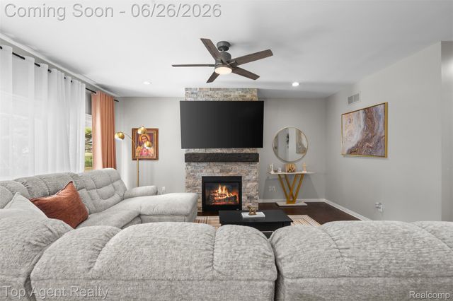13826 Grandeur Avenue, Shelby Charter Township, MI 48315