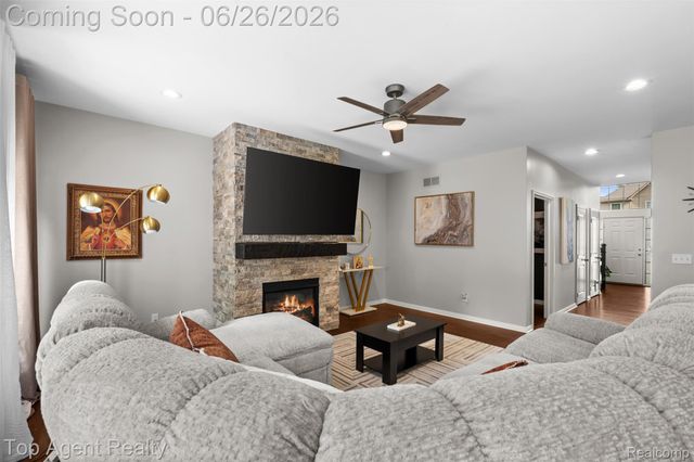 13826 Grandeur Avenue, Shelby Charter Township, MI 48315