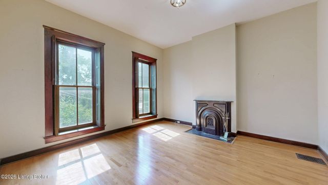 1154 S Brook St, Louisville, KY 40203