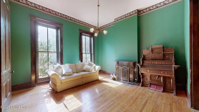 1154 S Brook St, Louisville, KY 40203
