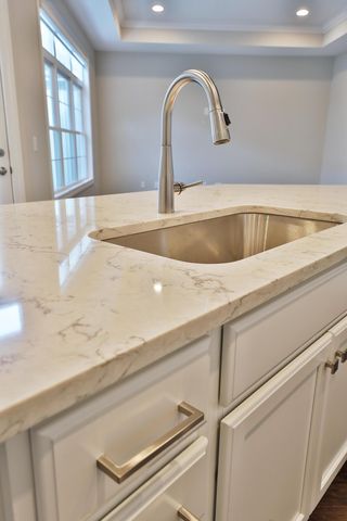 6947 Hollyhock Drive, New Albany, OH 43054