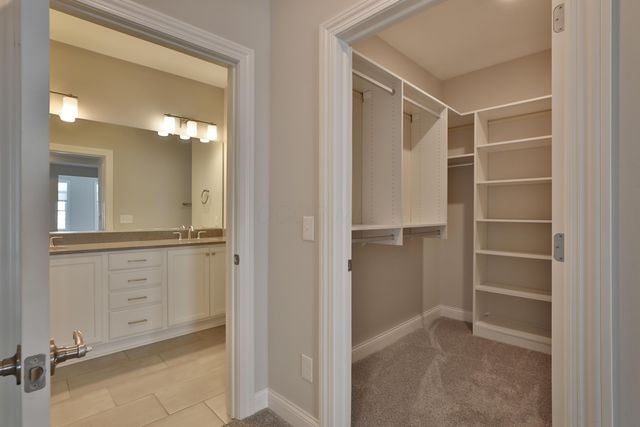 6947 Hollyhock Drive, New Albany, OH 43054