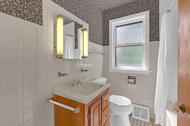 9932 S Maplewood Avenue, Chicago, IL 60655
